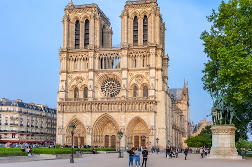 Sainte Chapelle, Marie-Antoinette’s Prison & Notre Dame’s Island Skip-the-Line Guided Tour