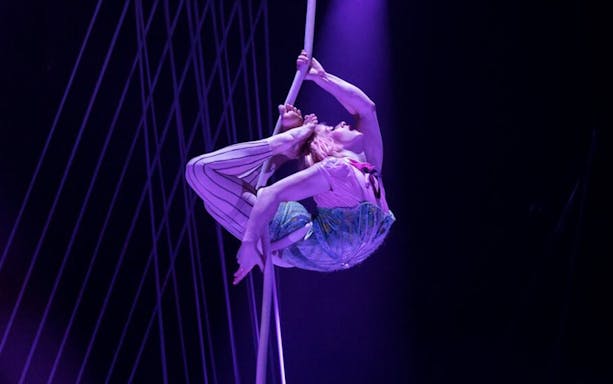 Performer in aerial act at Cirque du Soleil: Bazzar Meloneras.