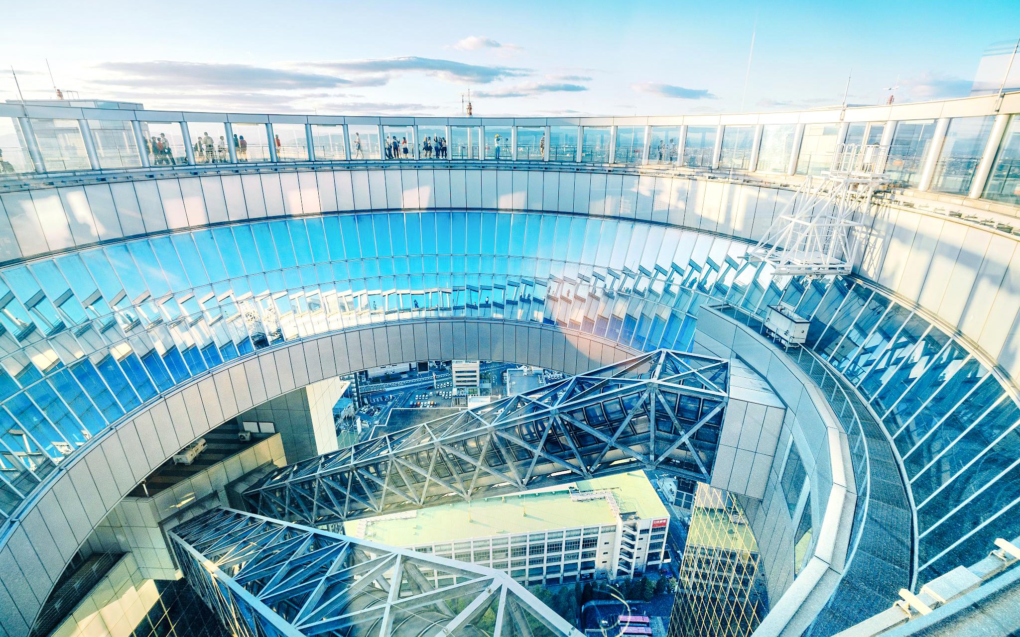 Kuchu Teien Observatory atop Umeda Sky Building in Osaka with city view.
