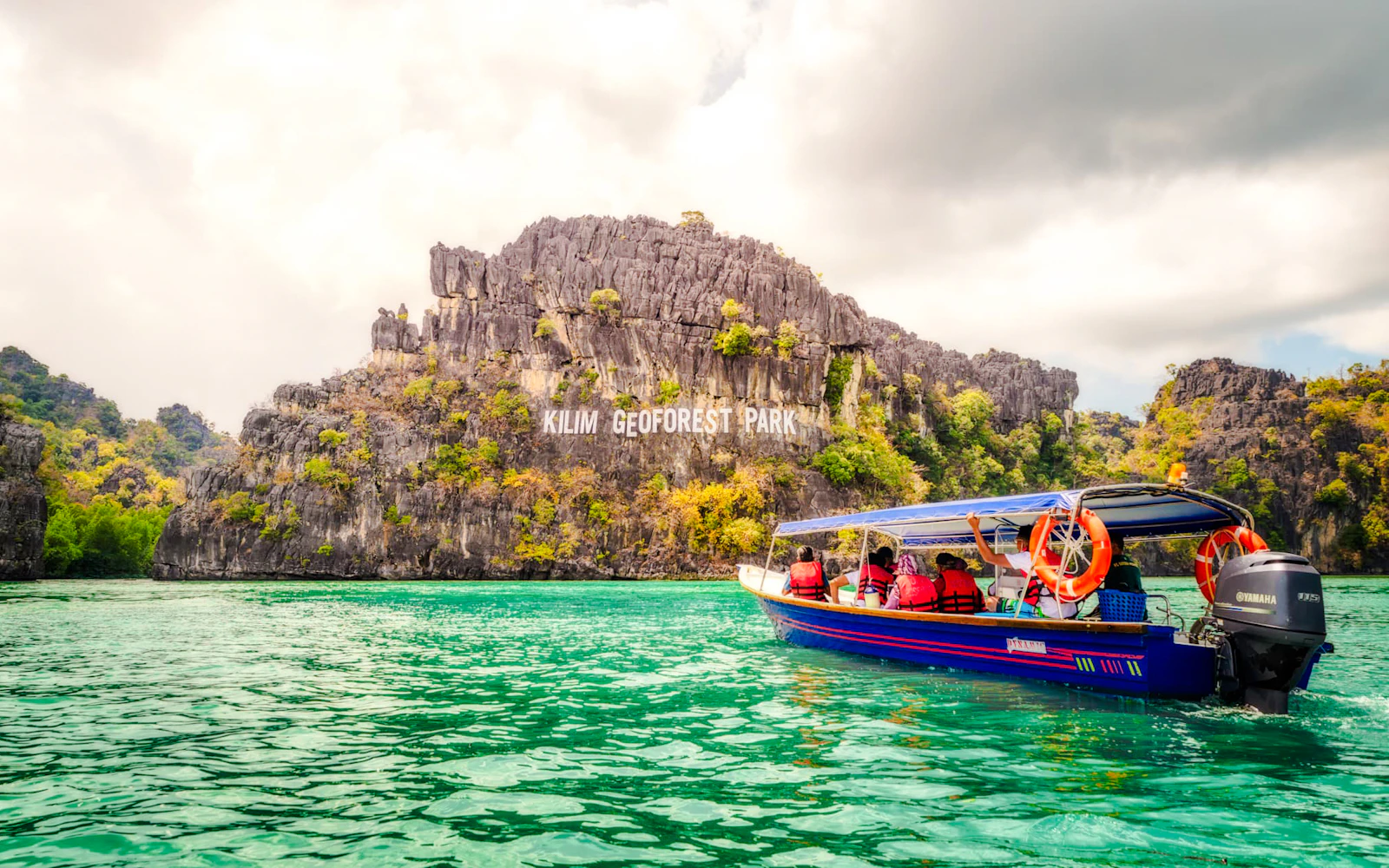From Langkawi: Kilim Geoforest Park Mangrove and Island-Hopping Cruise with Hotel Transfers and Lunch
