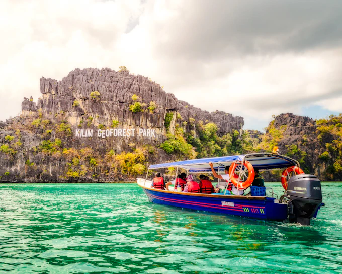 From Langkawi: Kilim Geoforest Park Mangrove and Island-Hopping Cruise with Hotel Transfers and Lunch