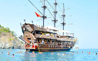Antalya: Lara Pirate Boat Cruise with Lunch, Unlimited Soft Drinks and Hotel Transfers