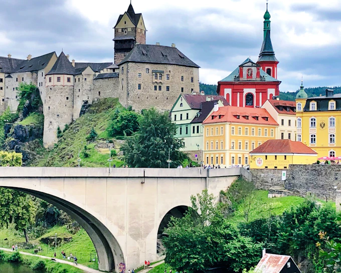 Private Tour to Karlovy Vary and Loket Castle from Prague