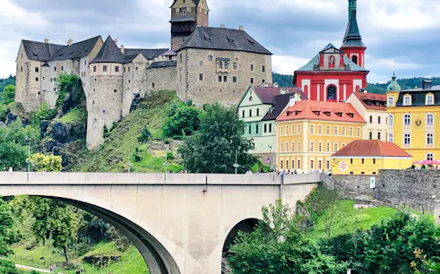 desde praga: excursión privada de un día a karlovy vary y al castillo de loket-1