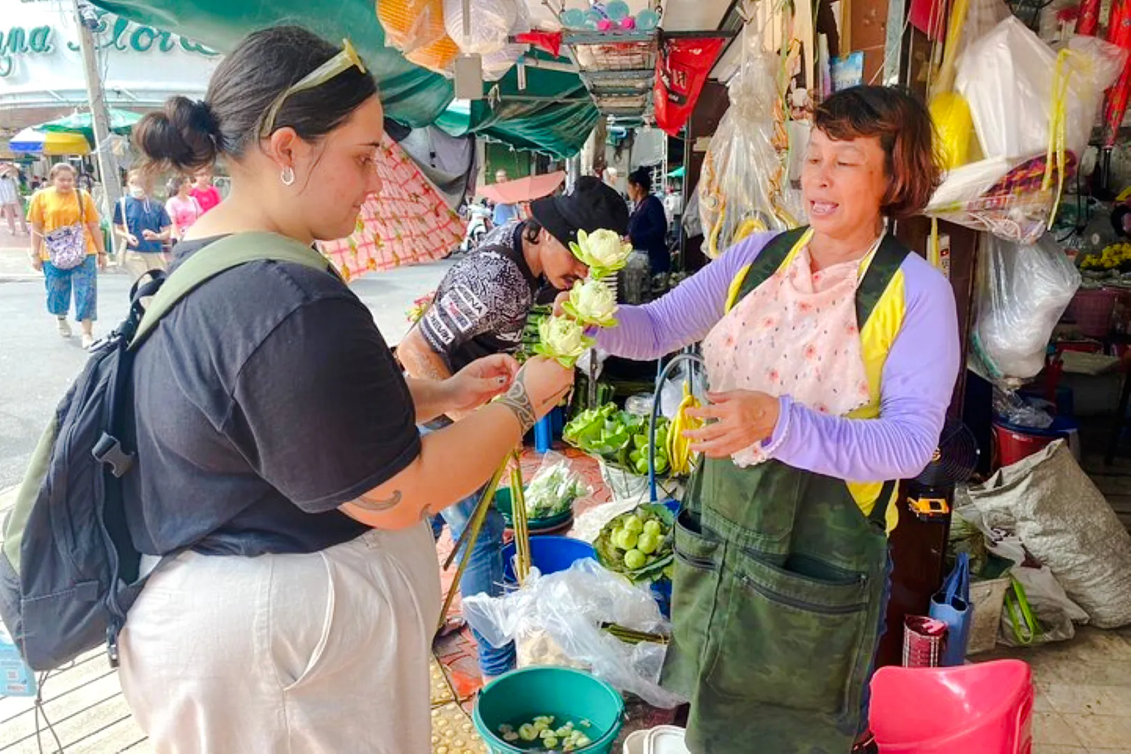 bangkok flower market & thai floral art workshop: multilingual private tour-1