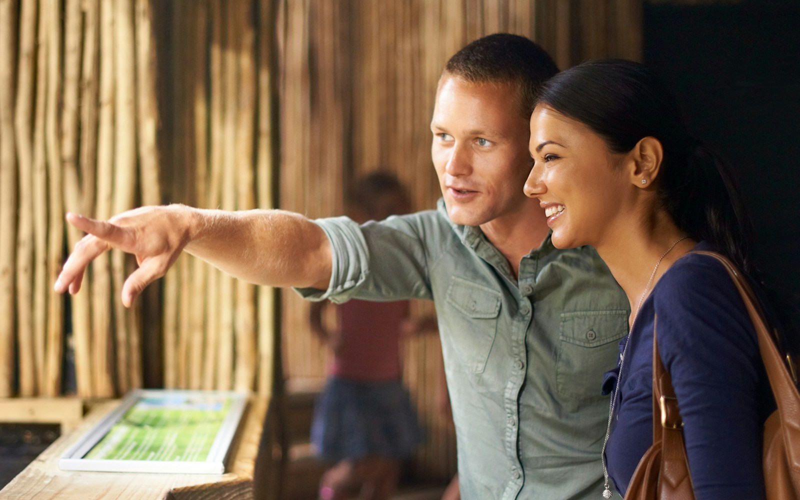  observing aquarium exhibits with guide