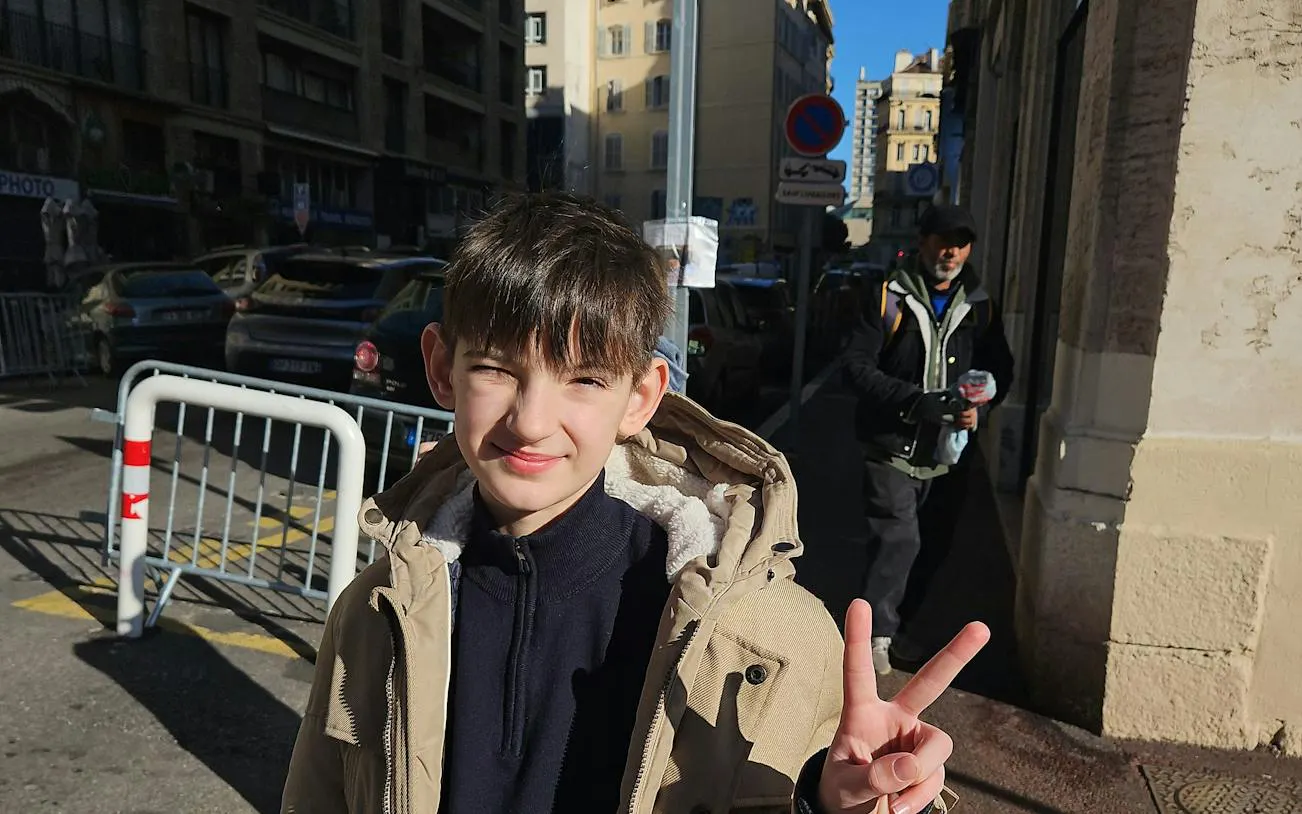 Young person in Marseille street during self-guided city exploration game.