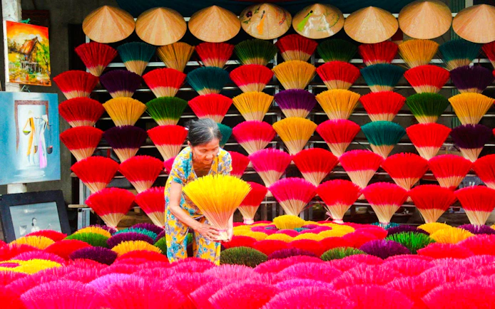 From Hanoi: Conical Hat Village and Quang Phu Cau Incense Village Tour