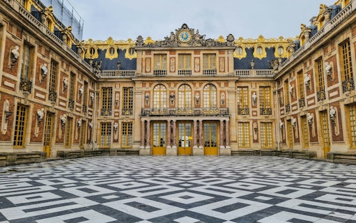 visite guidée en petit groupe avec accès coupe-file au château et aux jardins de versailles, avec trajet aller-retour en train depuis paris-3