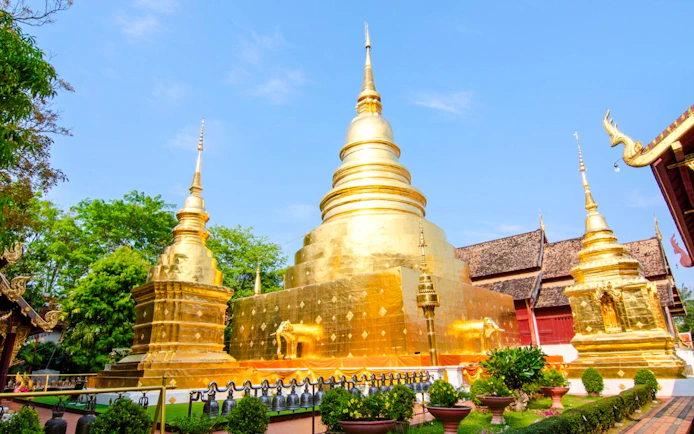 Chiang Mai Wat Phra Singh Small-Group Guided Tour with Thai Costume Rental