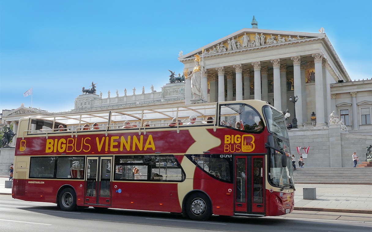 Big Bus Vienna in front of the Austrian Parliament Building.