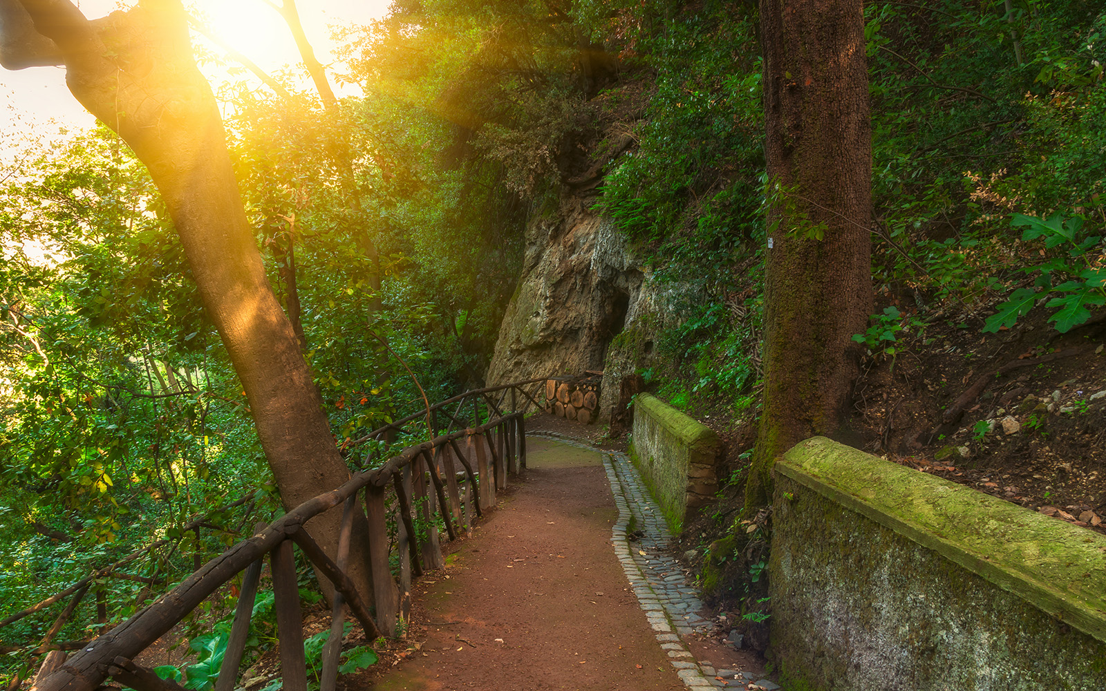 How to Reach Villa Gregoriana