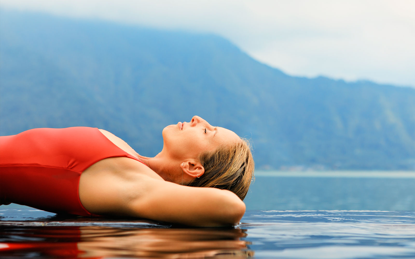 A woman in the Toya Devasya hot spring