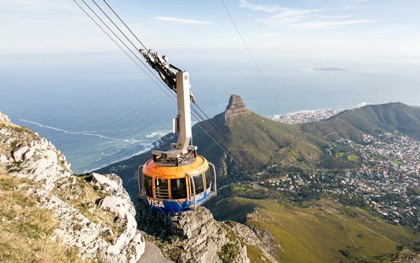 Cape Town: Private Full Day Tour of Table Mountain and Robben Island with Hotel Transfers and Entry Tickets