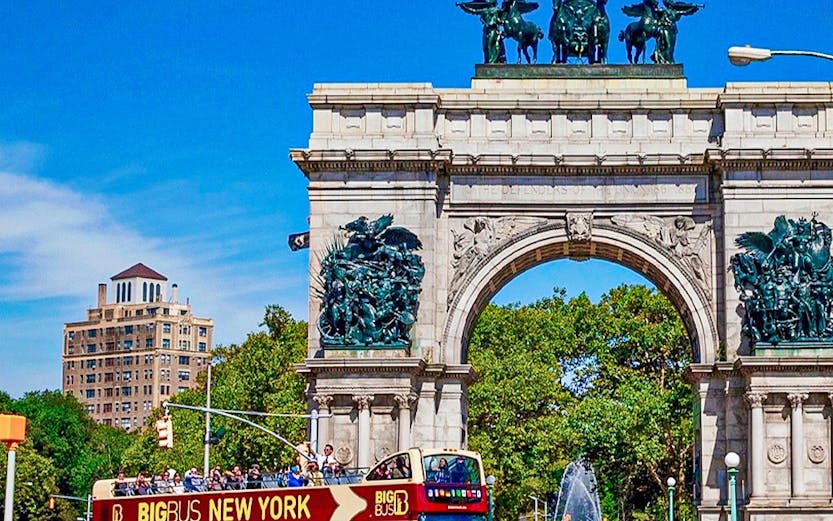 Open-top Big Bus New York passing under the Soldiers' and Sailors' Arch in Brooklyn.