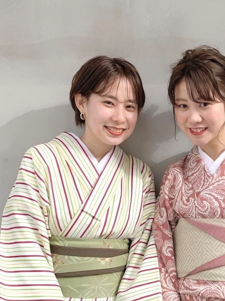 Individuals wearing traditional Japanese kimono clothing.