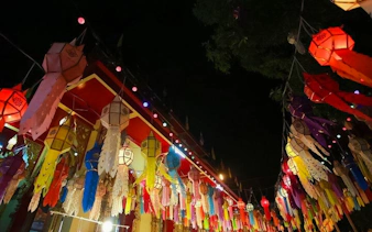 tuk-tuk-tur i chiang mai om kvelden: templer og nattmarked med smaksprøver av gatemat-16