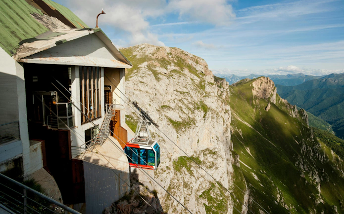 Cable car ascending mountain at Fuente Dé, Picos de Europa National Park, Cantabria, Spain.