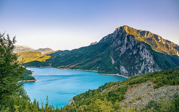 однодневная поездка из тираны на озеро бовилла и горы гамти-2