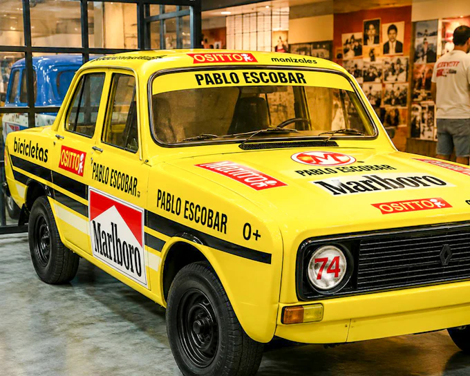Medellín: Pablo Escobar History Tour with Family Museum Visit & Rooftop Site (Product 54273)