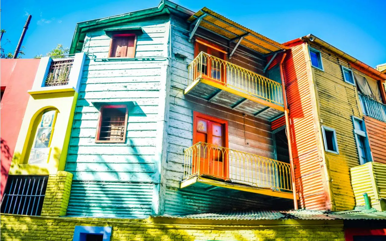 Colorful buildings on Avenida de Mayo, Buenos Aires, part of a self-guided city exploration game.