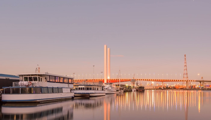 New Year in Melbourne - Watch amazing fireworks at Docklands waterfront