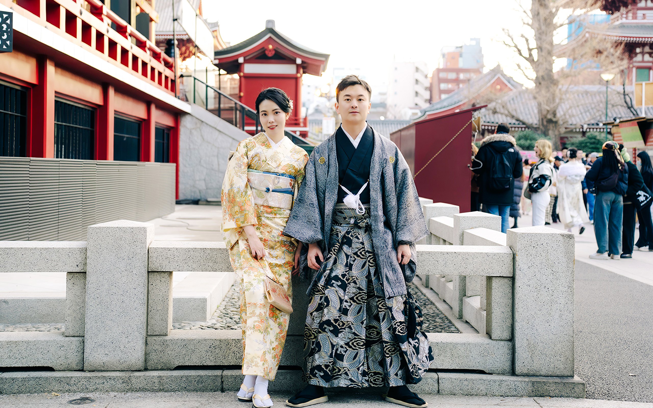Couple in traditional attire posing at Kiyomizu Dera, Kyoto.