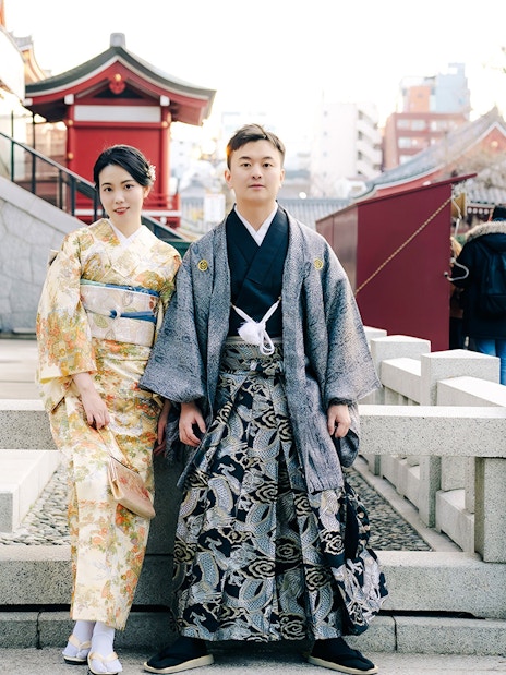 Couple in traditional attire posing at Kiyomizu Dera, Kyoto.