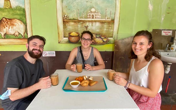 Visitors enjoying traditional snacks and tea on the Little India Hawker Food Tasting Tour.