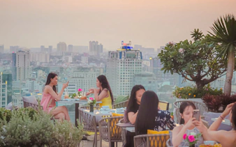 {
"experiencename": "ho chi minh city night walking tour with rooftop viewpoint"
}-2