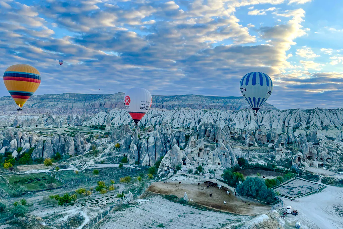 heißluftballonfahrt bei sonnenaufgang im ihlara-tal in kappadokien mit hoteltransfers-1