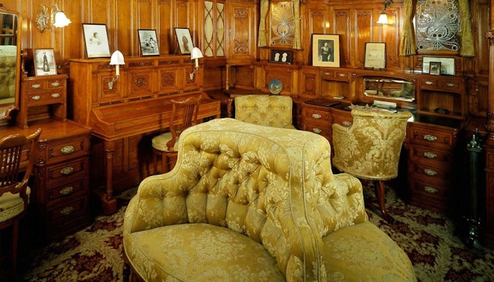 Queen Amelia’s Royal Cabin