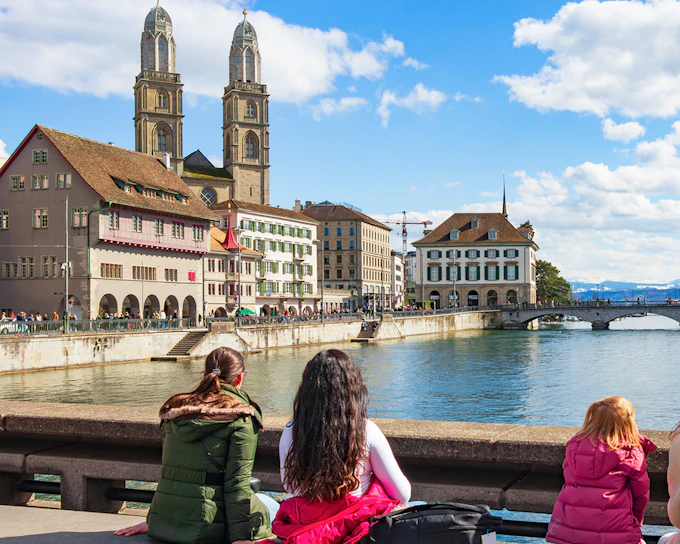 Zürich under Dark Magic: Self-Guided City Exploration Game
