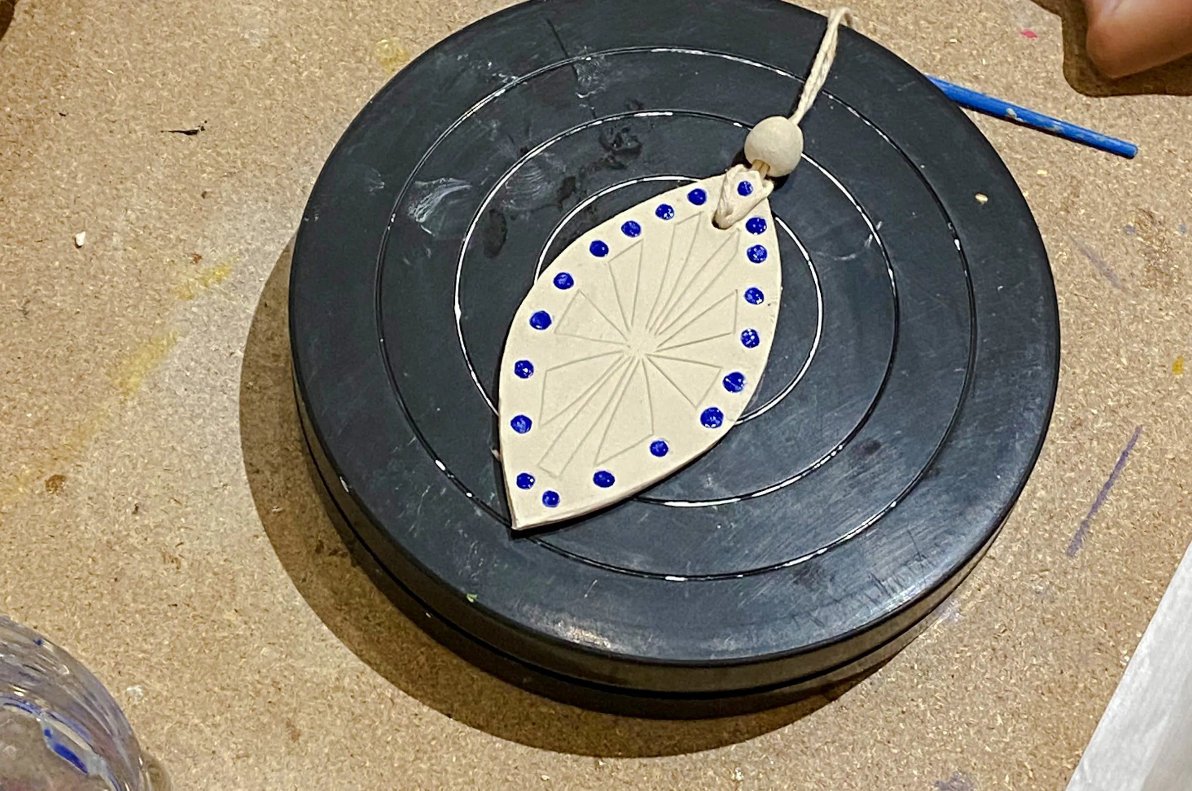 laboratorio di creazione di ciondoli contro il malocchio ad atene-6