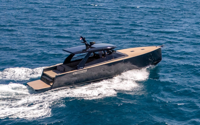 Speedboat cruising during Blue Lagoon, Golden Horn & Hvar tour.