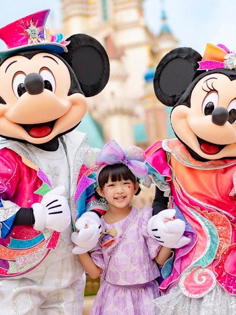 Children meeting Mickey and Minnie Mouse at Hong Kong Disneyland.