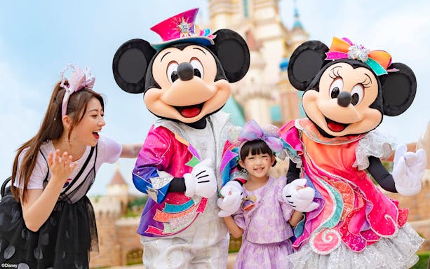 Children meeting Mickey and Minnie Mouse at Hong Kong Disneyland.