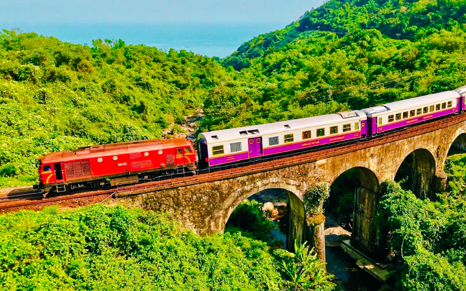Da Nang ↔ Hue Heritage Train One-Way Tickets via Hai Van Pass Image 2