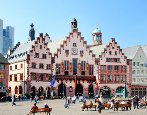 Römer building exterior with people in Frankfurt's historic square.