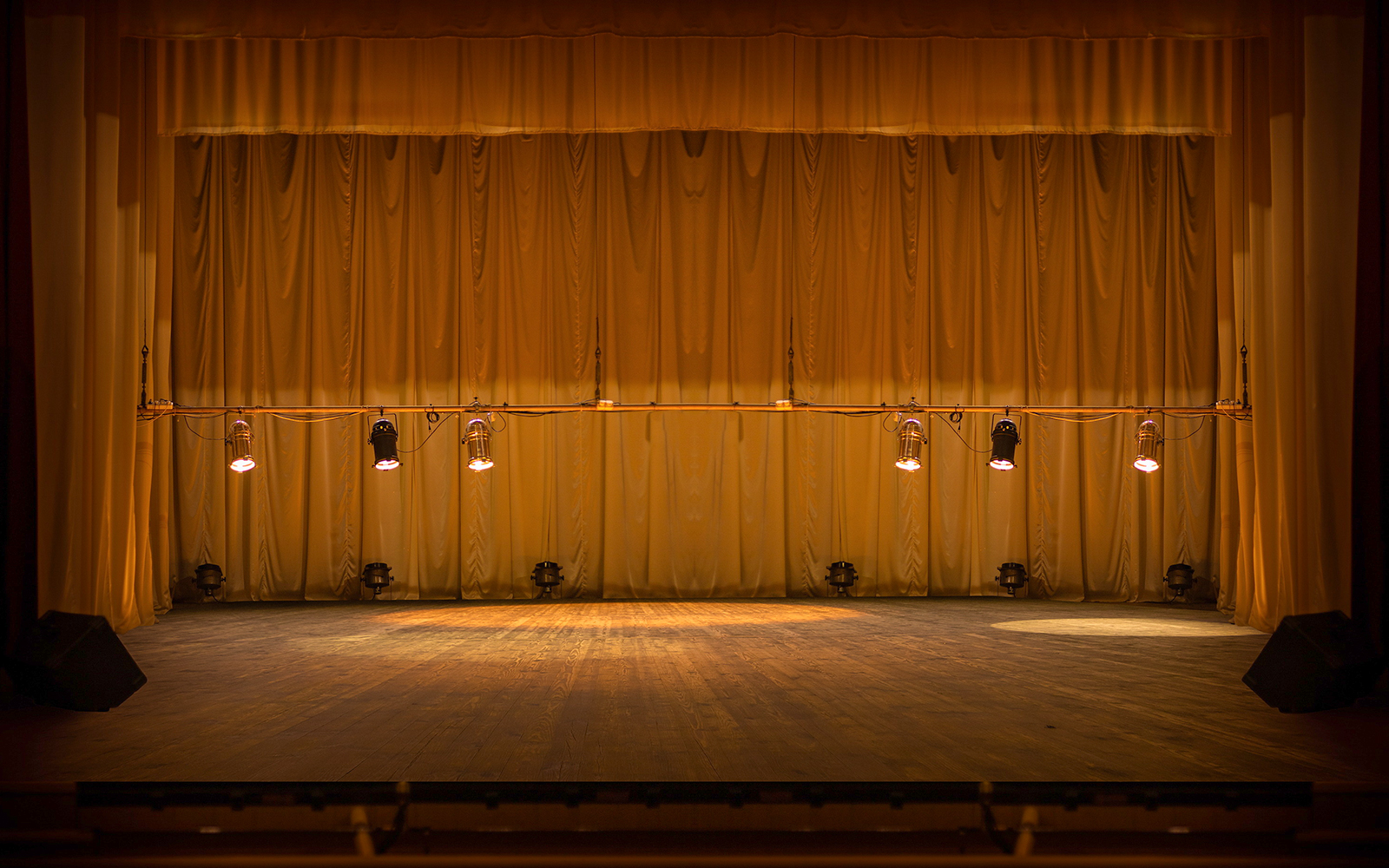Theatrical house without actors, scenic light, curtain and smoke