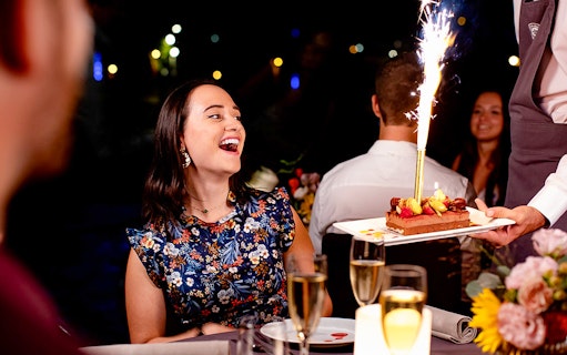 Guests enjoying a festive dessert on a Paris New Year’s Eve 2025 cruise by Bateaux Parisiens.