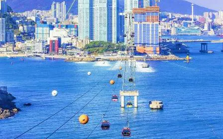 Cable cars over water with city skyline in Dubai, part of Big 3 Pass tour.