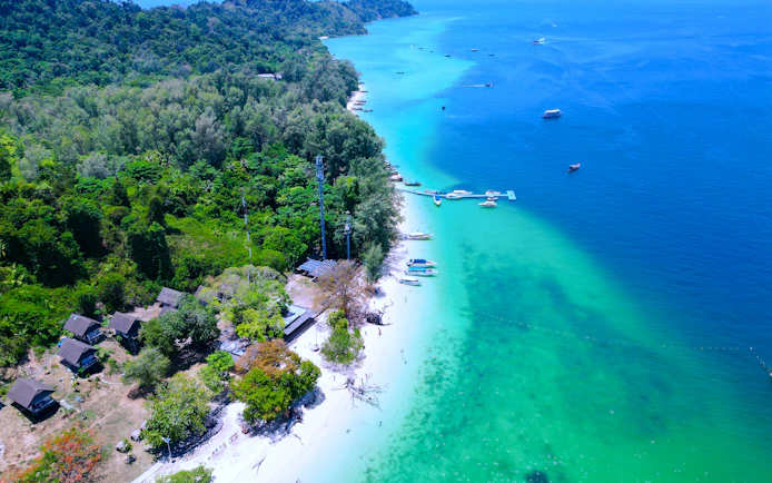 From Koh Lanta: 4 Islands Longtail Boat Tour with Emerald Cave