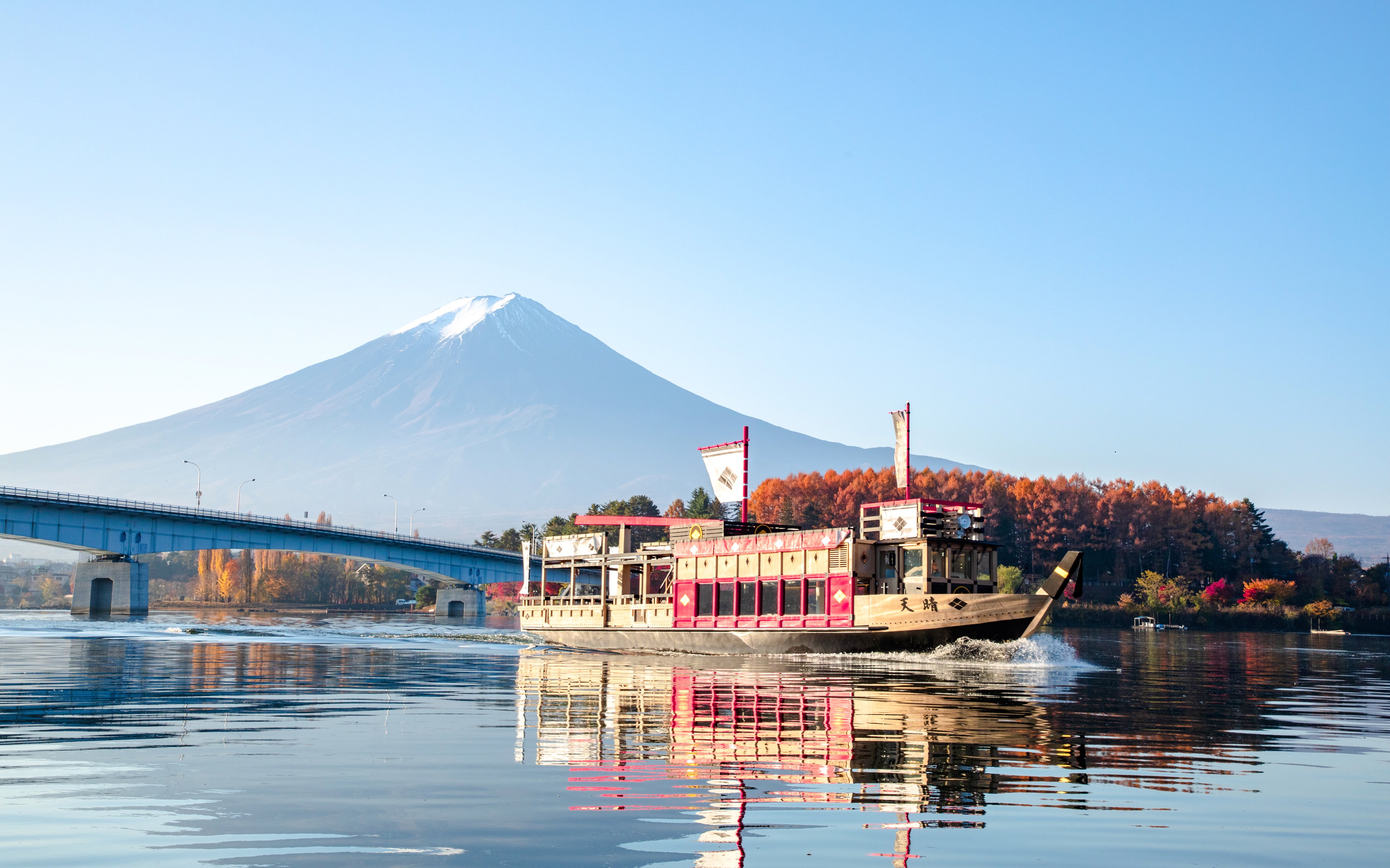 Tour boat on Lake Kawaguchiko with Mt. Fuji in the background.