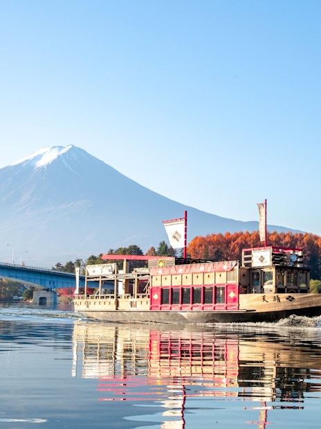 Tour boat on Lake Kawaguchiko with Mt. Fuji in the background.
