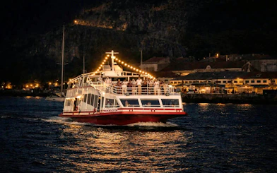 Lisbon boat cruise at sunset with DJ and open bar, guests enjoying the view.