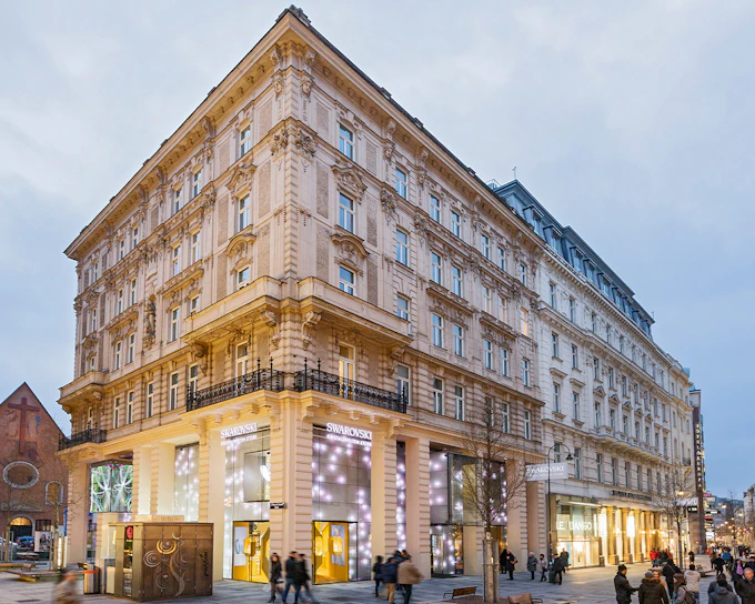 1-Hour Guided Tour of Vienna’s Swarovski House with Champagne & Gift