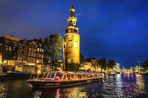 Amsterdam: 90-Min Happy Holidays Evening Cruise on Heated Boat with Hot Drink and Butter Cake