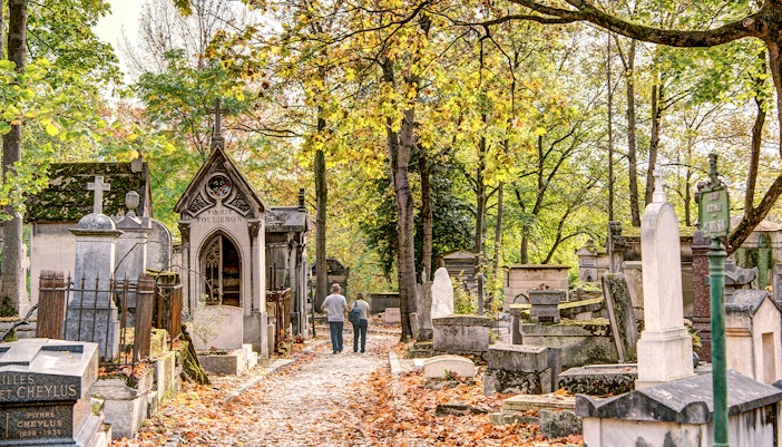 Père Lachaise Cemetery pathway with famous graves, Paris tour.