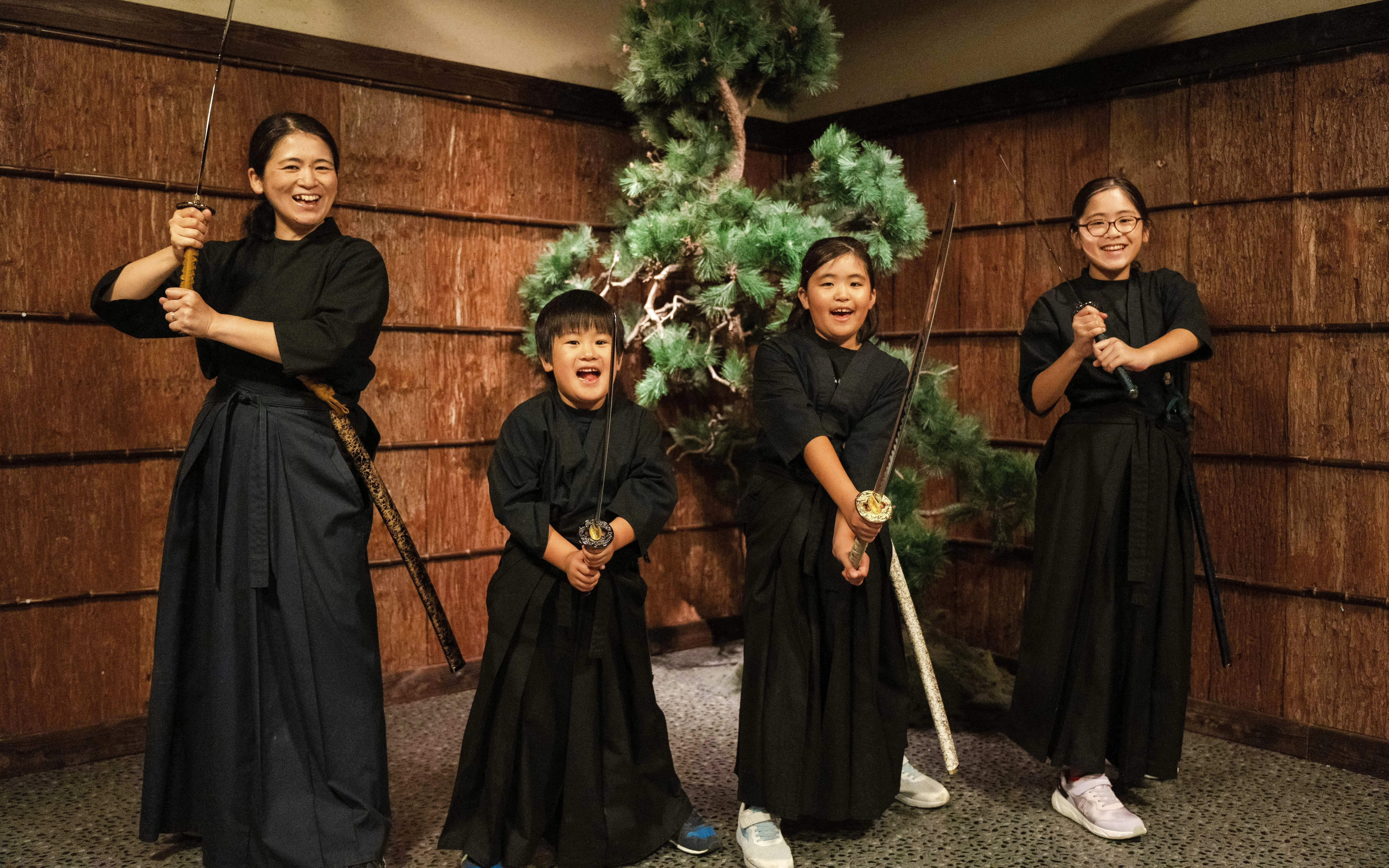 Family-Friendly Samurai Sword Experience in Shinjuku